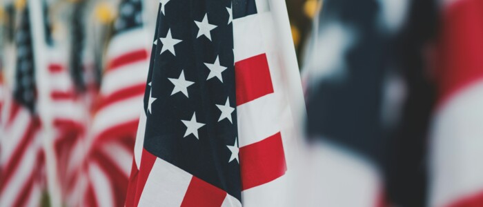 mehrere_amerikanische_flaggen