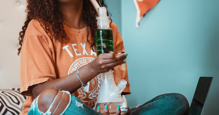 Bong 4 grav 5ymEOMBnEKE unsplash