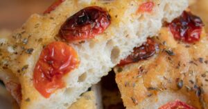 Knuspriges Cannabis Focaccia 7 paula berto WLbD34w3kRQ unsplash